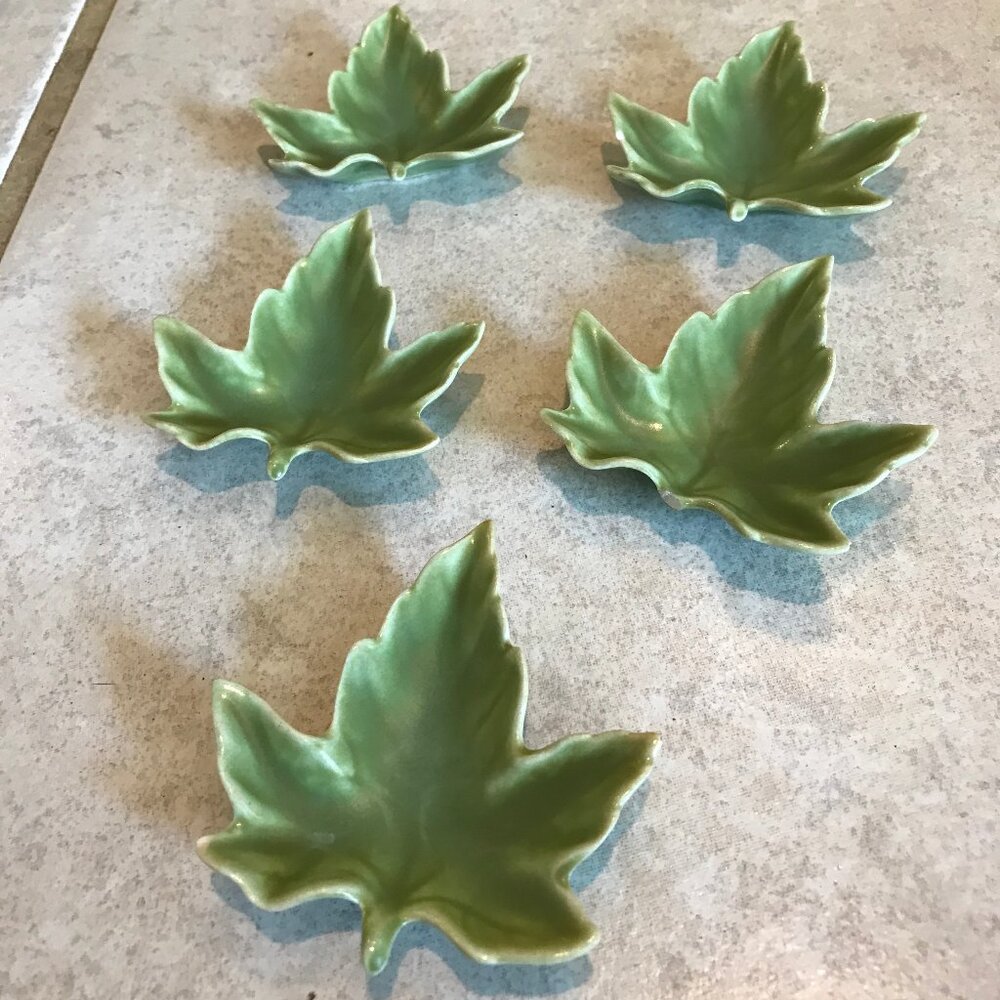 Vintage Set of 8 Green Leaf Salt Cellars Ceramic Hand Painted Retro Eight Count